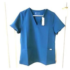 Figs 3 pocket scrub top